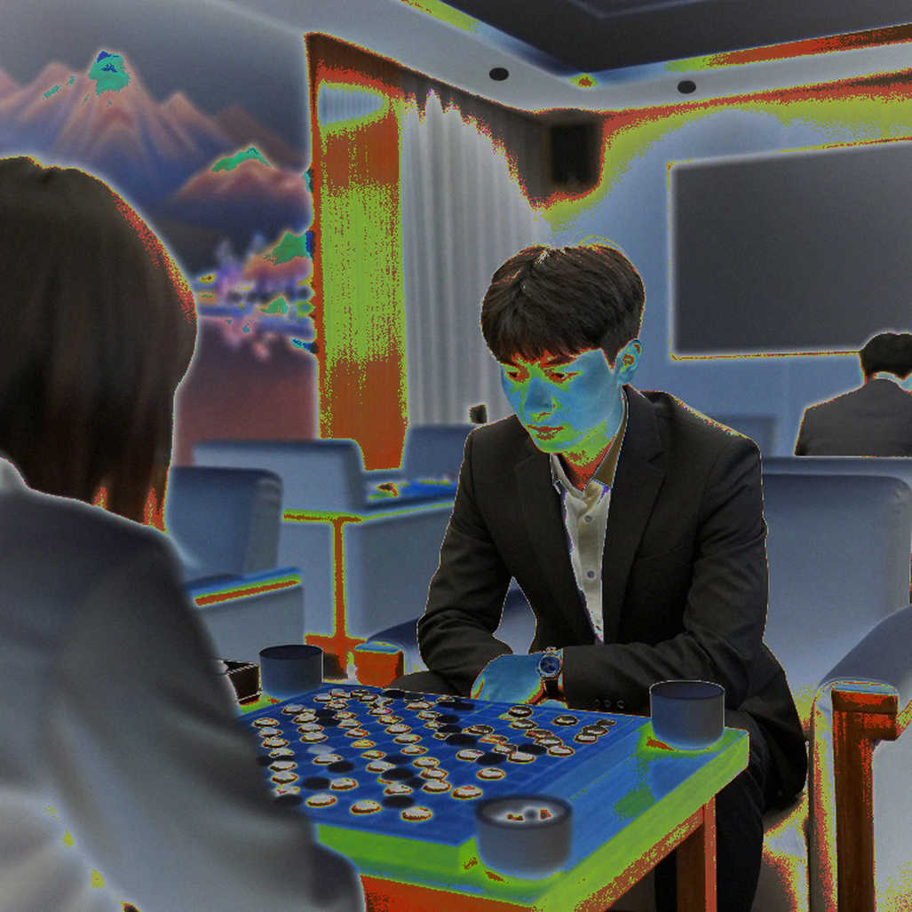 चादर, बफ़रिंग स्ट्रीम और सत्ताईस मिनिएचर: प्राग 2026 से ChessBase Magazine #225 तक